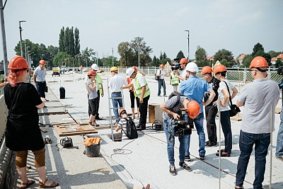 Novinarji so si ogledali gradbišče na ptujskem mostu